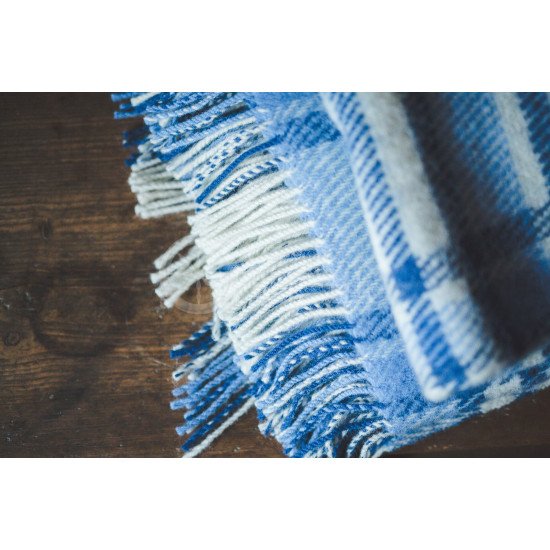 Wool blanket with fringes blue